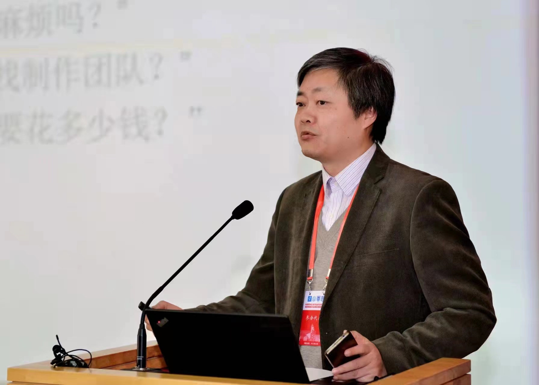 以你为镜：平凡相伴里的微光——记东南大学杰出教学奖获得者、信息科学与工程学院孟桥教授